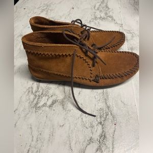 Minnetonka Ankle Mocassins Women’s size 8